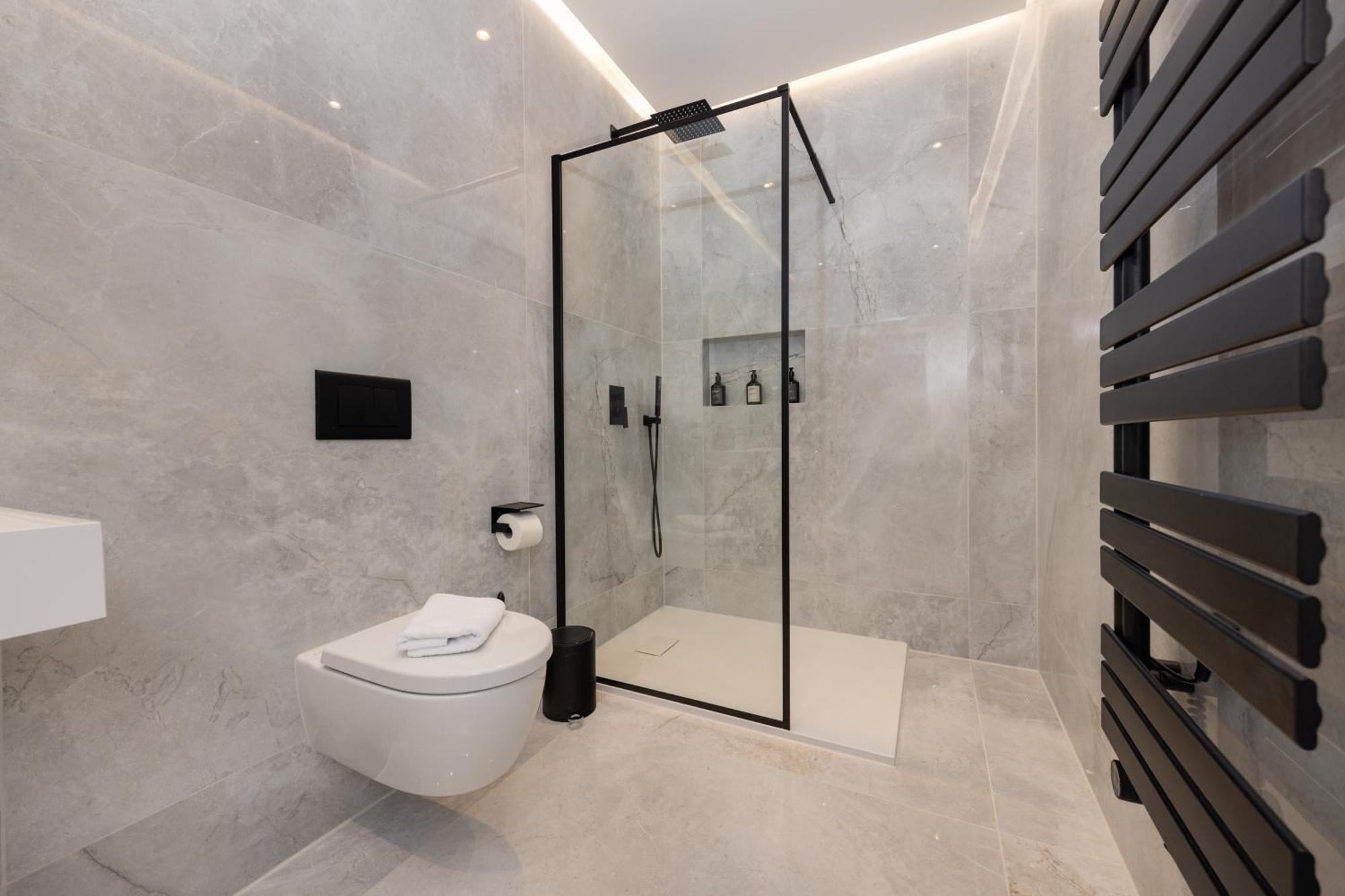 Appartement 120sqm & 5-room Luxury With 2 Bathrooms Berlijn